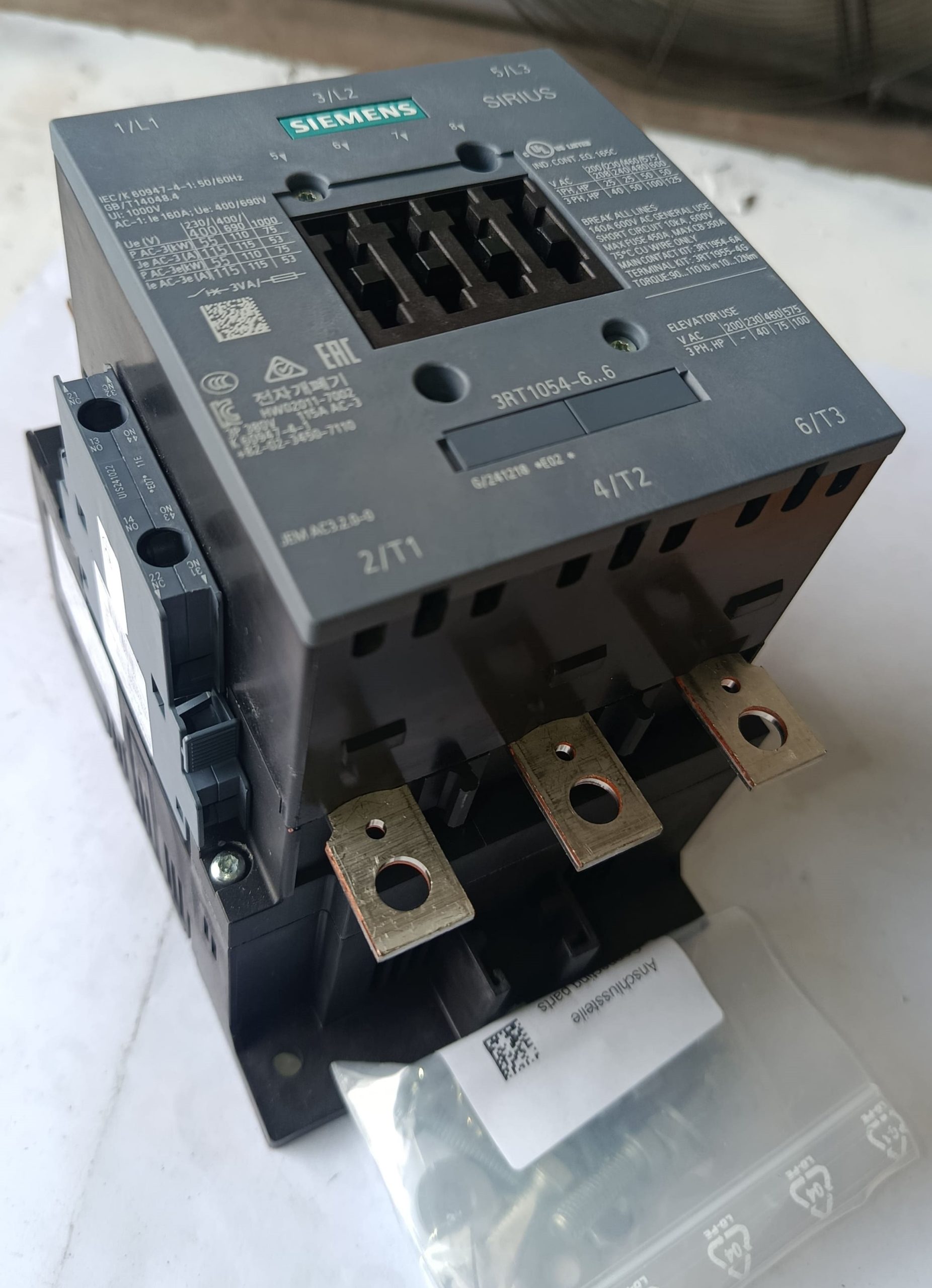SIEMENS Power contactor 3RT1054-6AP37 1 SIEMENS Power contactor 3RT1054-6AP37